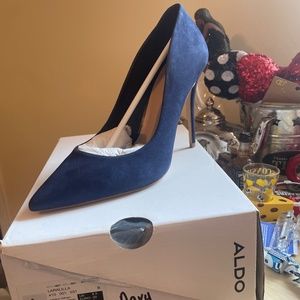 NEW never worn Navy suede Aldo pump